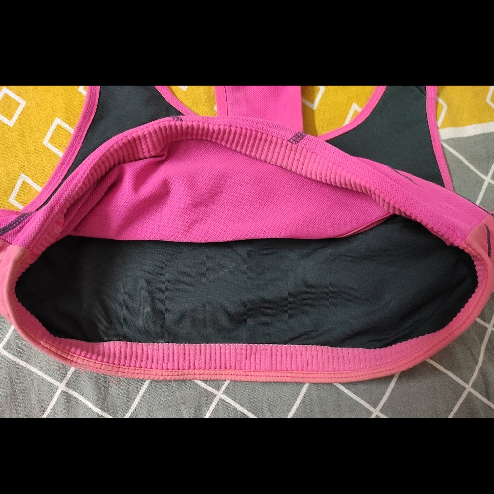 ❌❌SOLD❌❌ Sports bra - Picture 3 of 3